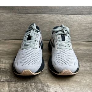 Men's Gray Athletic Shoes